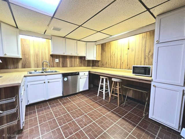 23015 Brandywynne Street, Southfield, MI 48033