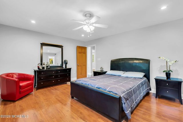22 Oakdale Drive, Tinton Falls, NJ 07712