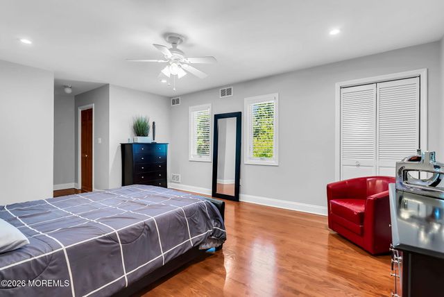 22 Oakdale Drive, Tinton Falls, NJ 07712