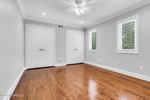 22 Oakdale Drive, Tinton Falls, NJ 07712