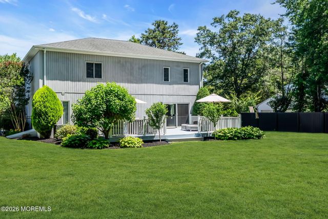 22 Oakdale Drive, Tinton Falls, NJ 07712