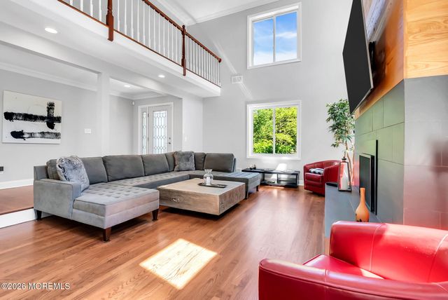 22 Oakdale Drive, Tinton Falls, NJ 07712