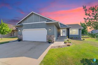 426 N Perry Ln Lane, Harrisburg, SD 57032