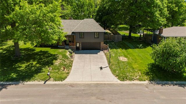 701 Benjamin Avenue, Gower, MO 64454