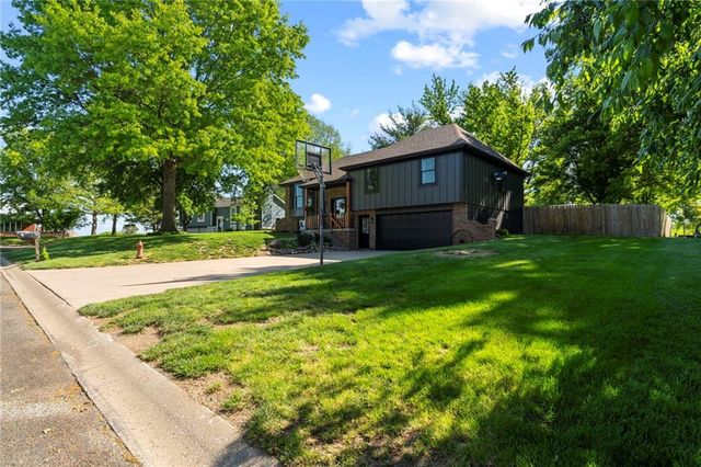 701 Benjamin Avenue, Gower, MO 64454