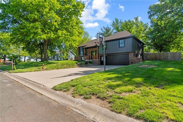 701 Benjamin Avenue, Gower, MO 64454