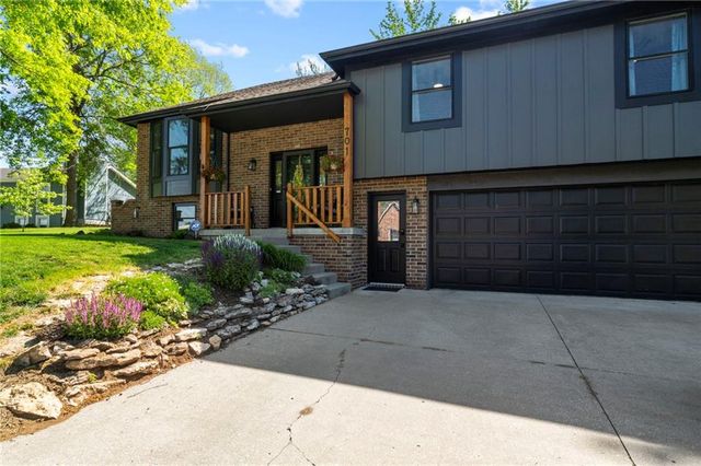 701 Benjamin Avenue, Gower, MO 64454