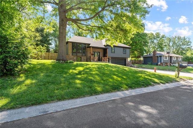 701 Benjamin Avenue, Gower, MO 64454