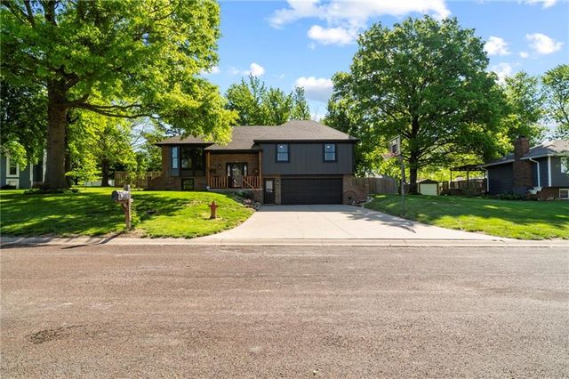701 Benjamin Avenue, Gower, MO 64454
