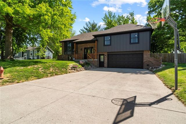 701 Benjamin Avenue, Gower, MO 64454