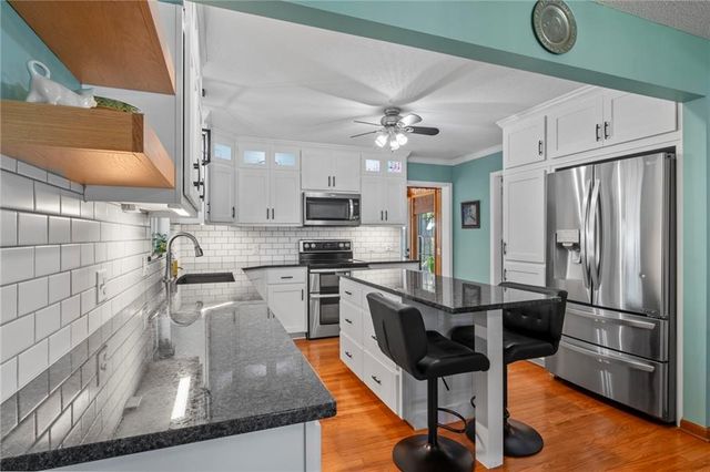 701 Benjamin Avenue, Gower, MO 64454