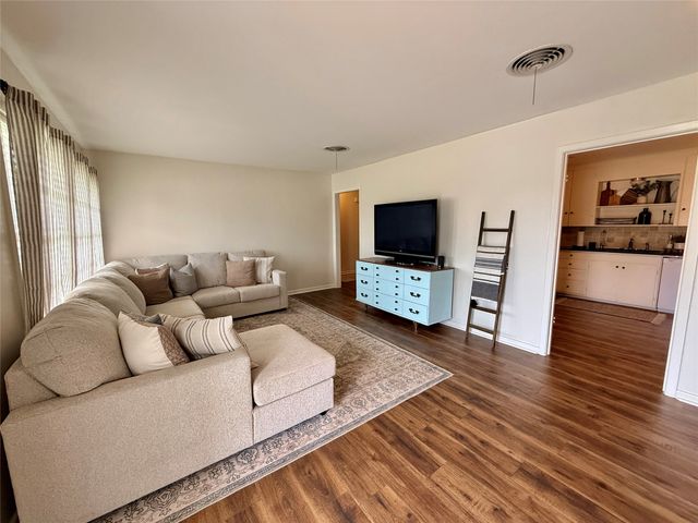 1346 Hillcrest Drive, Graham, TX 76450
