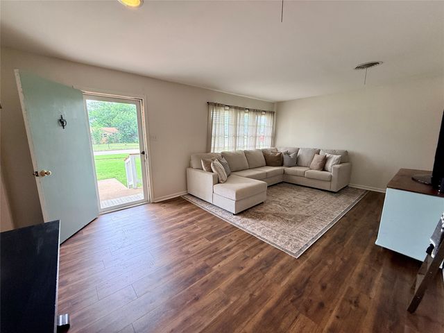 1346 Hillcrest Drive, Graham, TX 76450