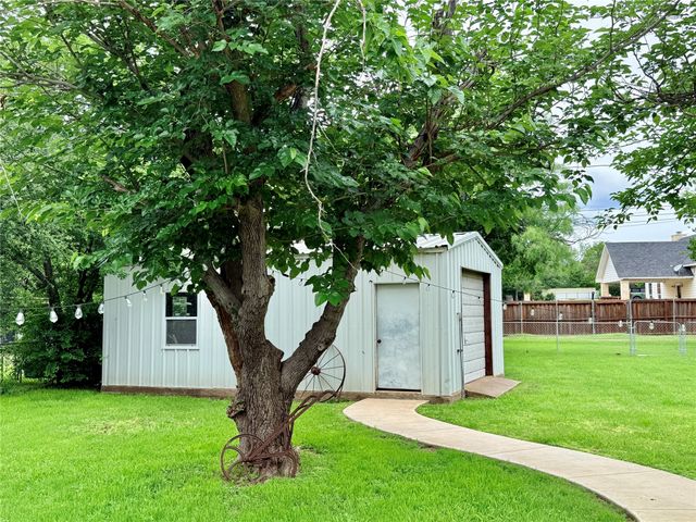 1346 Hillcrest Drive, Graham, TX 76450