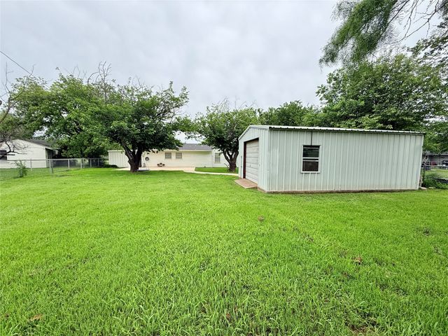 1346 Hillcrest Drive, Graham, TX 76450
