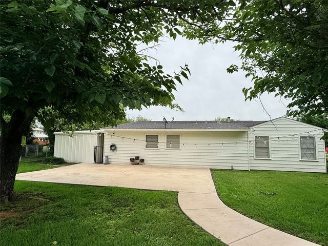 1346 Hillcrest Drive, Graham, TX 76450