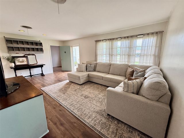 1346 Hillcrest Drive, Graham, TX 76450