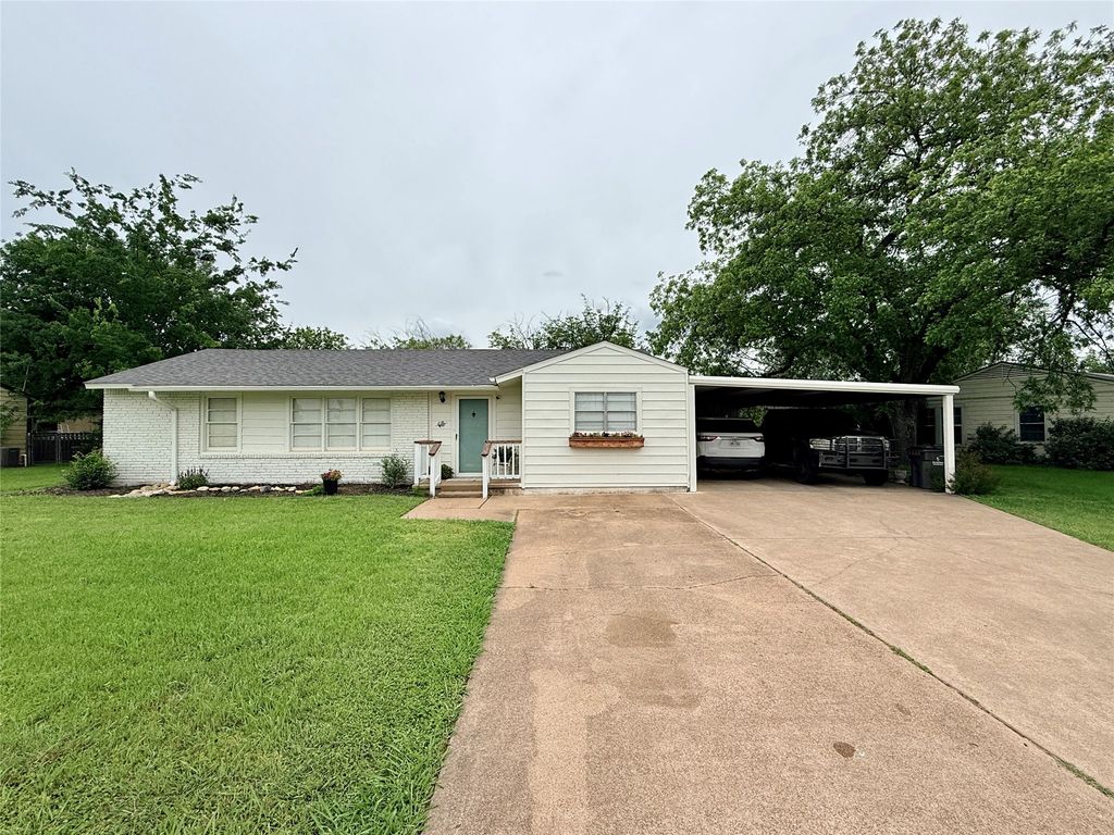 1346 Hillcrest Drive, Graham, TX 76450
