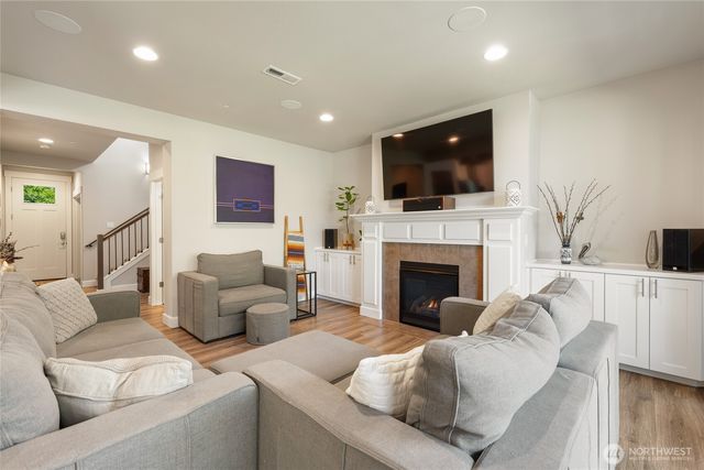 21812 SE 270th Street, Maple Valley, WA 98038