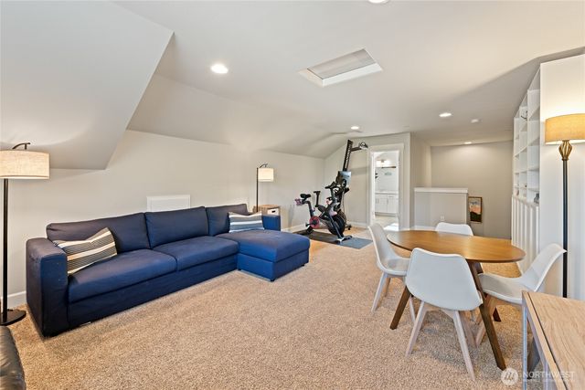21812 SE 270th Street, Maple Valley, WA 98038