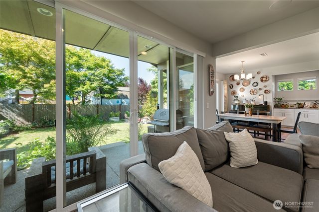 21812 SE 270th Street, Maple Valley, WA 98038