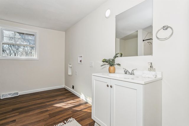 956 N Broadway Rd, Belle Plaine, KS 67013