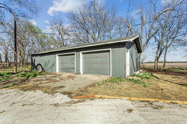 956 N Broadway Rd, Belle Plaine, KS 67013