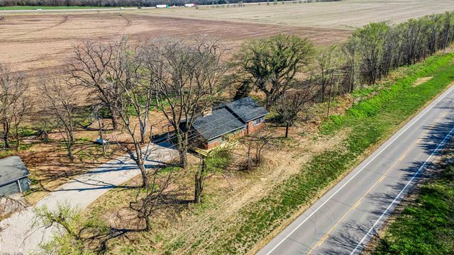 956 N Broadway Rd, Belle Plaine, KS 67013