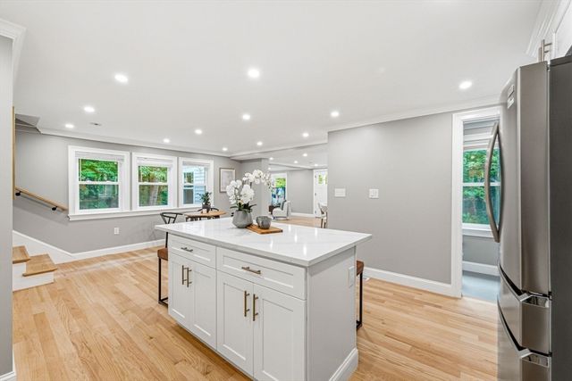 63 Russell Rd, Wellesley, MA 02482