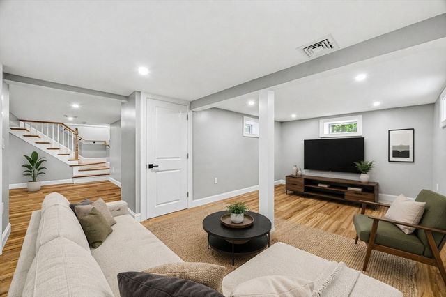 63 Russell Rd, Wellesley, MA 02482