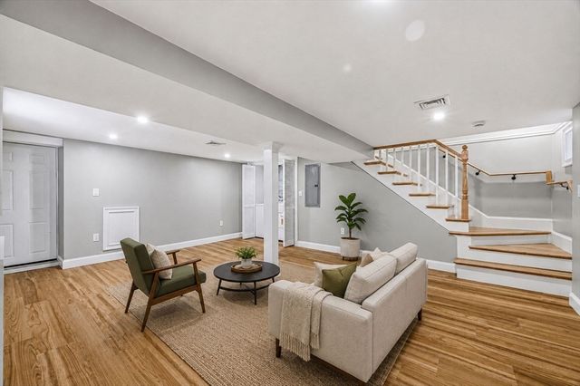 63 Russell Rd, Wellesley, MA 02482
