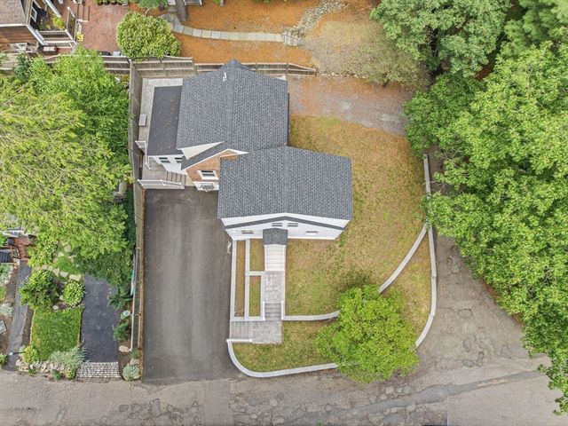 63 Russell Rd, Wellesley, MA 02482