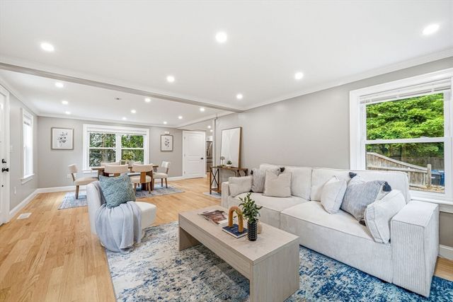 63 Russell Rd, Wellesley, MA 02482