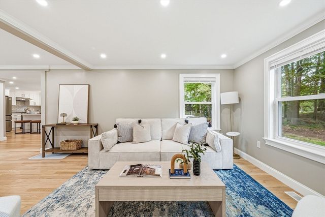 63 Russell Rd, Wellesley, MA 02482