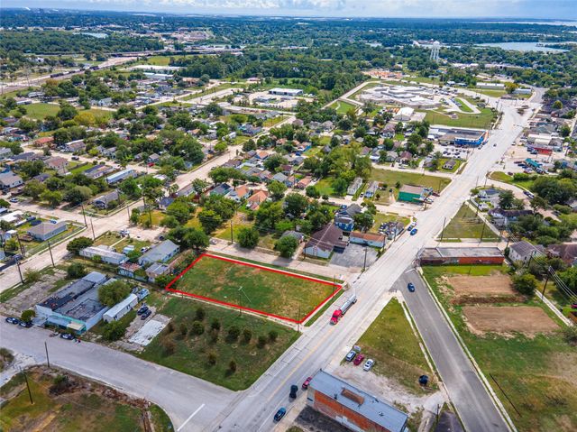 3304 Market Street, Baytown, TX 77520