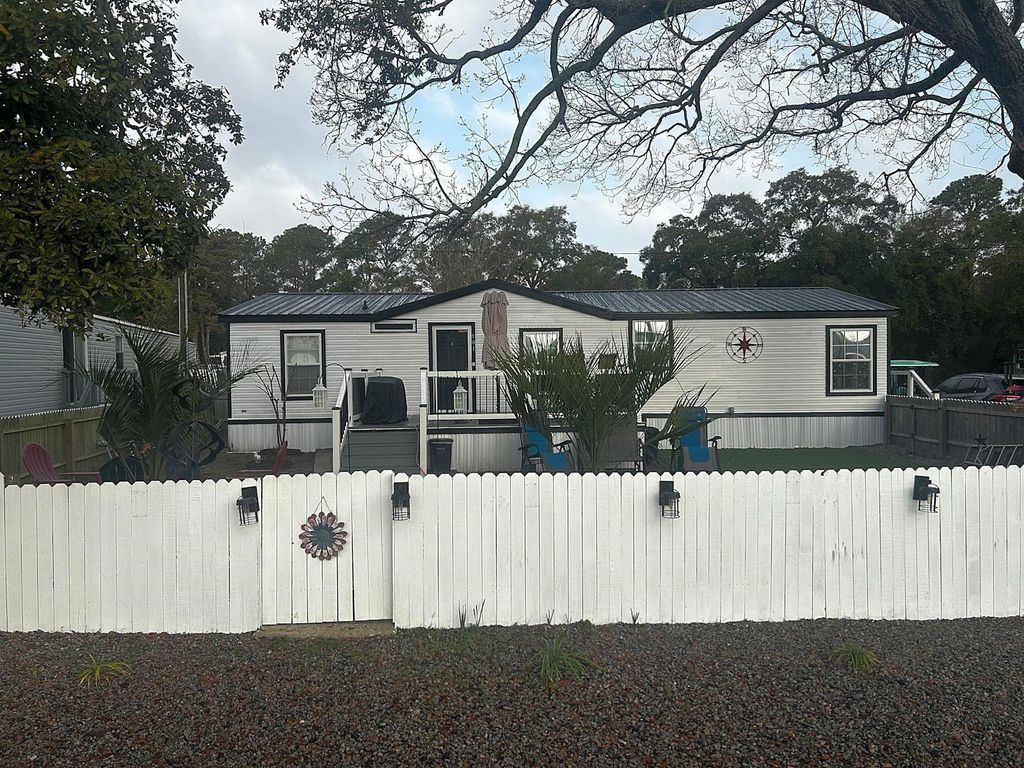 601 6th Ave. S, Myrtle Beach, SC 29577 — exterior