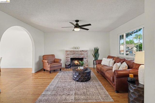 4630 Burgundy Dr, Oakley, CA 94561