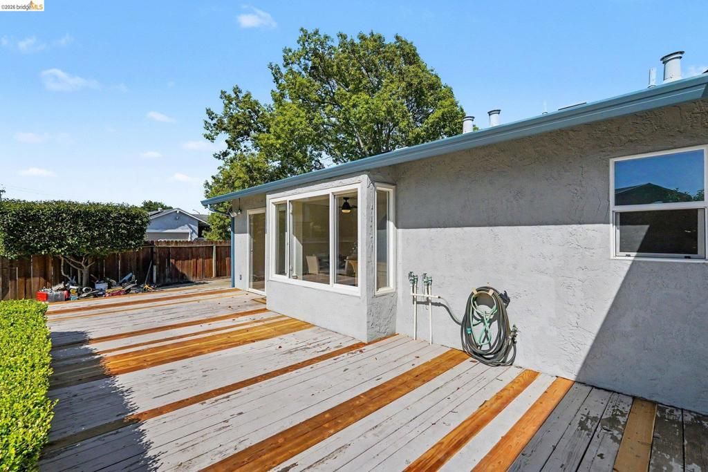 Image 15 of property listing at 4630 Burgundy Dr, Oakley, CA 94561