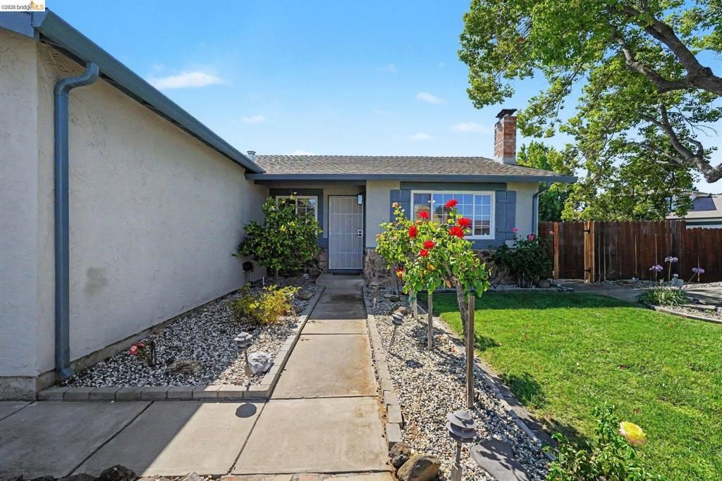 Image 3 of property listing at 4630 Burgundy Dr, Oakley, CA 94561