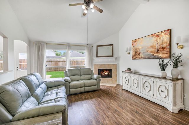 1522 Waterside Village Drive, Richmond, TX 77407