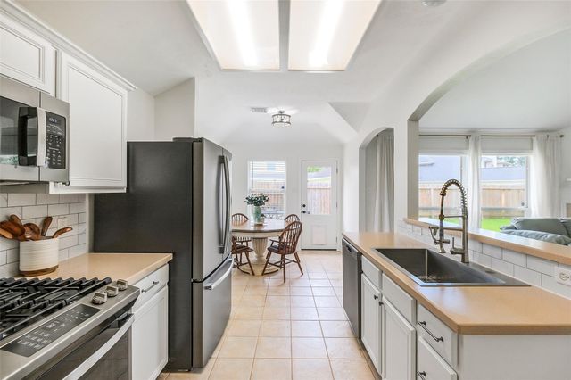 1522 Waterside Village Drive, Richmond, TX 77407