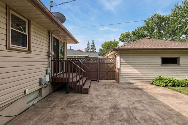 10600 President Drive NE, Blaine, MN 55434