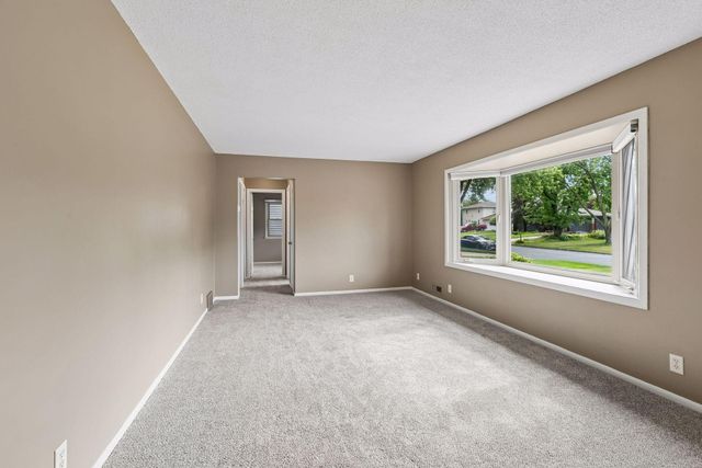 10600 President Drive NE, Blaine, MN 55434