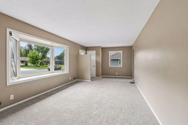 10600 President Drive NE, Blaine, MN 55434