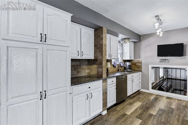 2256 Glenwood Circle, Colorado Springs, CO 80909