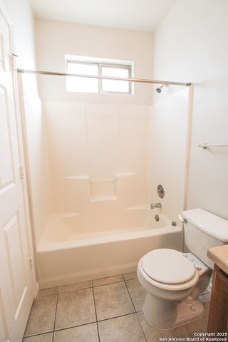 530 Dukeway Apt 2, Universal City, TX 78148