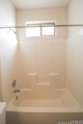 530 Dukeway Apt 2, Universal City, TX 78148