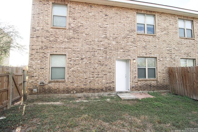 530 Dukeway Apt 2, Universal City, TX 78148