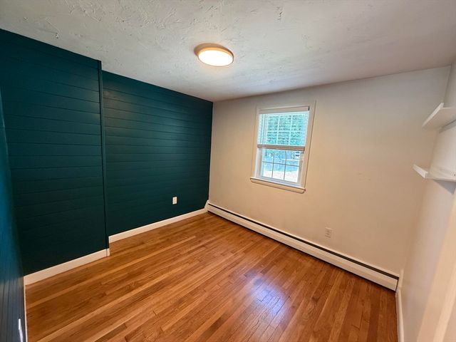 8 Fairbrook Rd, Framingham, MA 01701