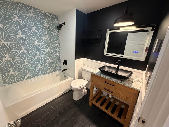 8 Fairbrook Rd, Framingham, MA 01701